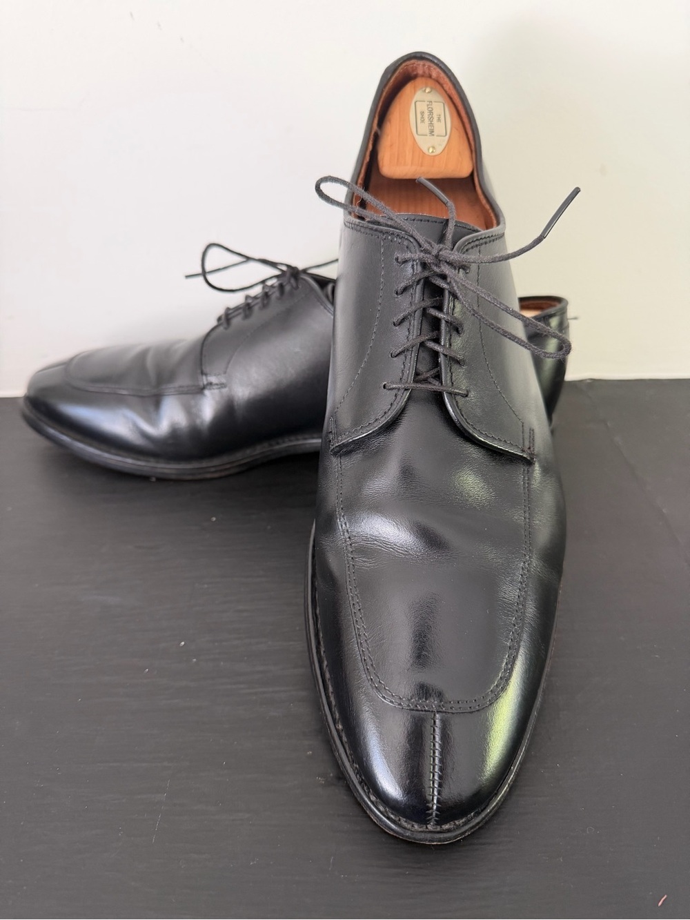 Allen Edmonds “Delray” Split-toe Oxfords. Size 11 1/2D. Very Good Condition.